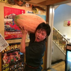北海道八雲町からこんなに大きなカボチャが届きました！